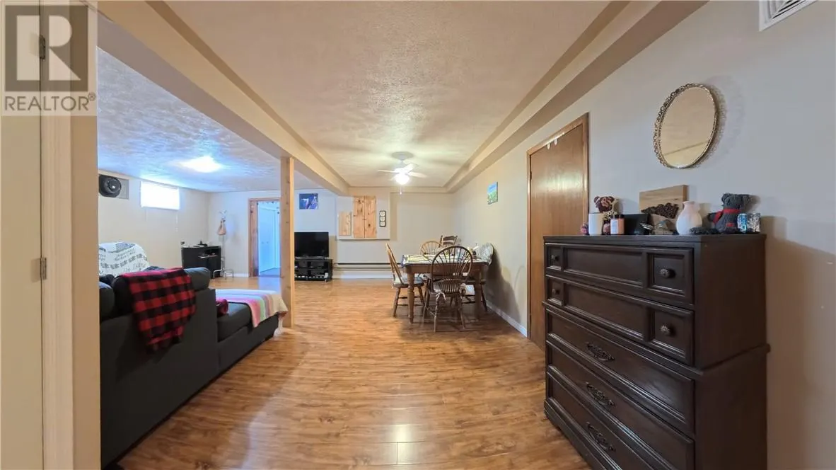 69 Robinson Street W