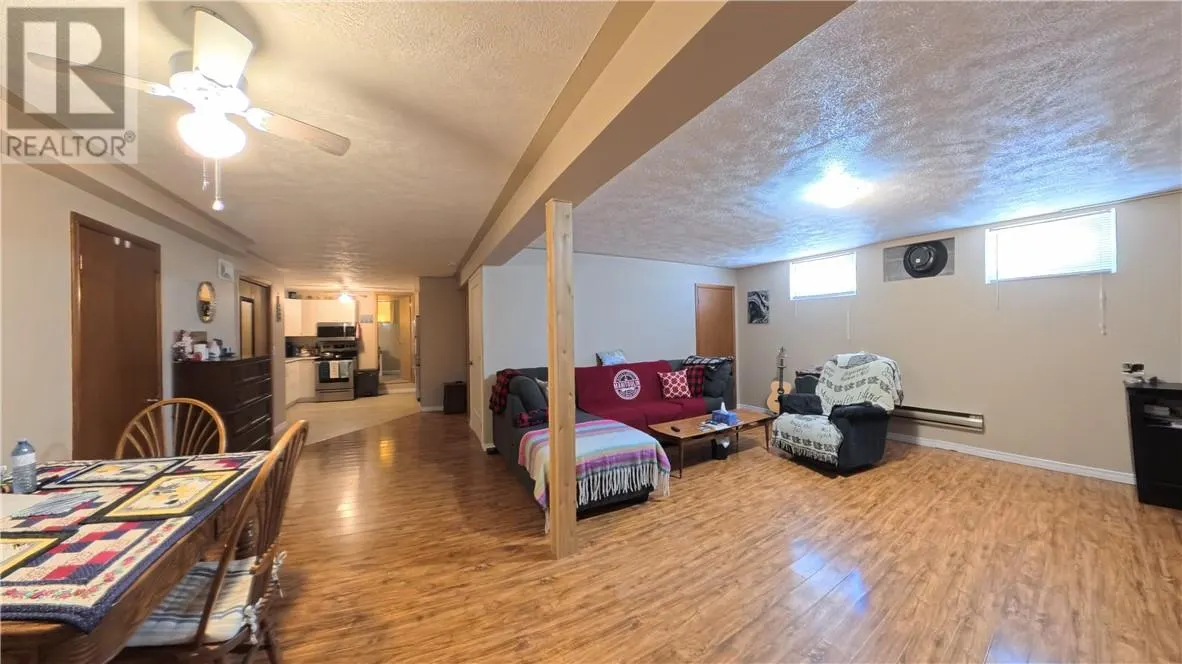 69 Robinson Street W