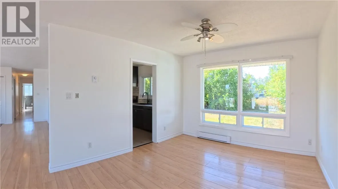 69 Robinson Street W