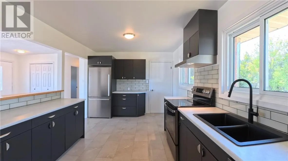 69 Robinson Street W