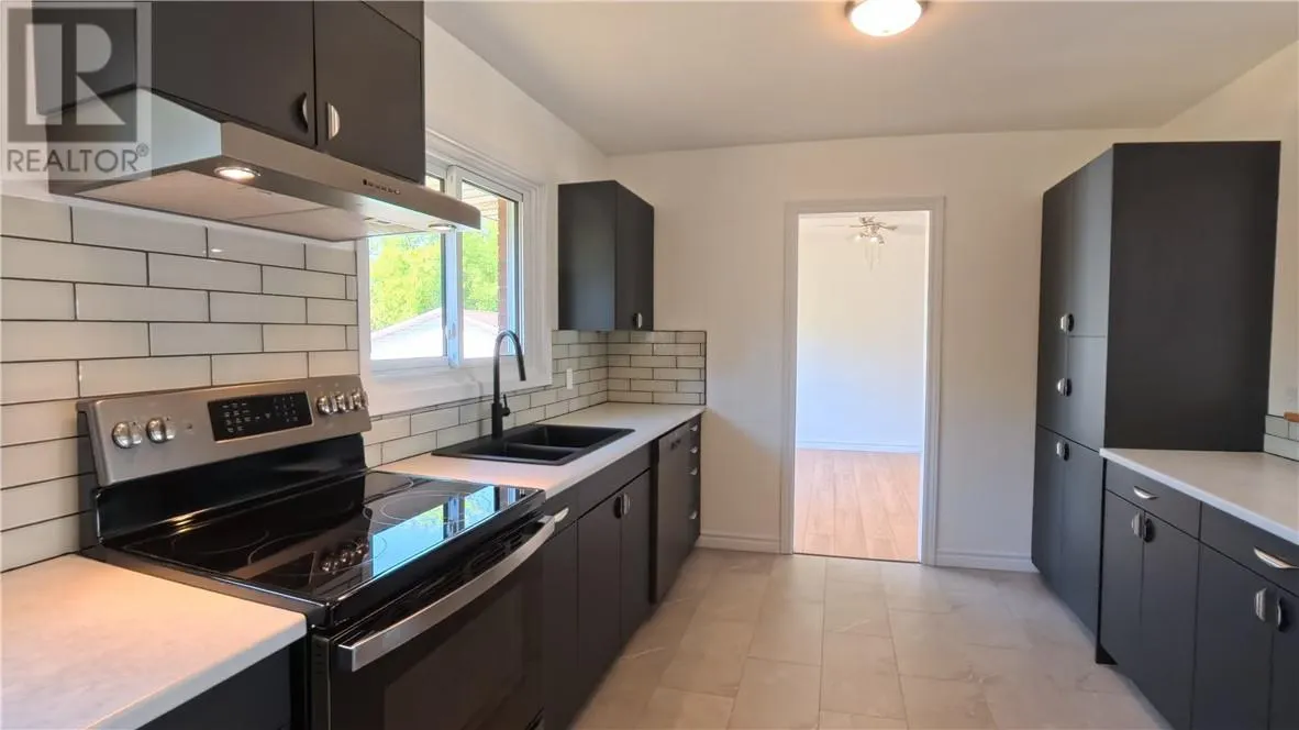 69 Robinson Street W