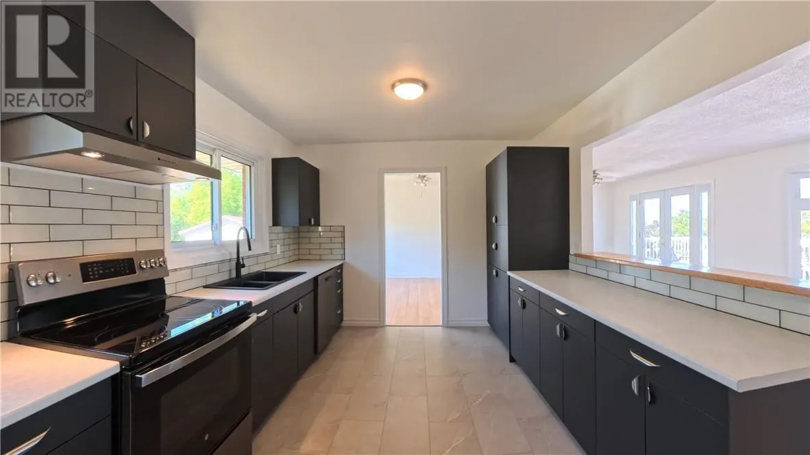 69 Robinson Street W