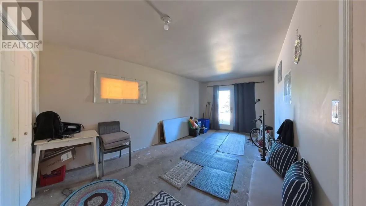 69 Robinson Street W