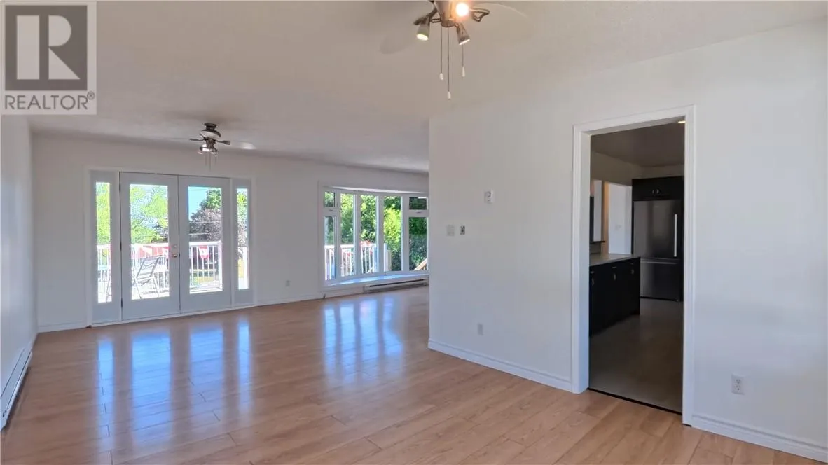 69 Robinson Street W