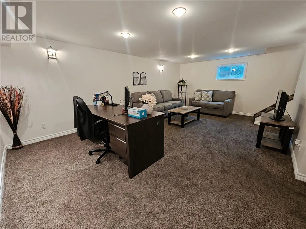 42 Second Avenue N