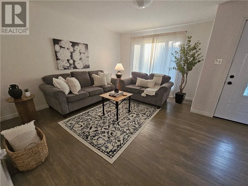 42 Second Avenue N
