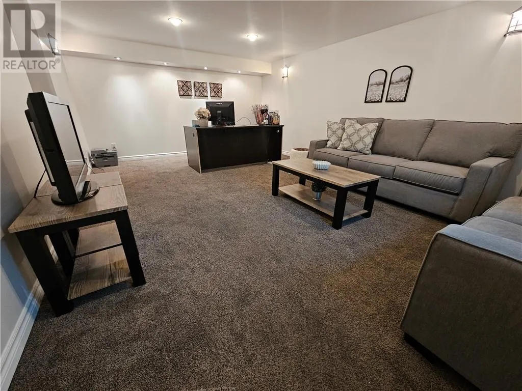 42 Second Avenue N