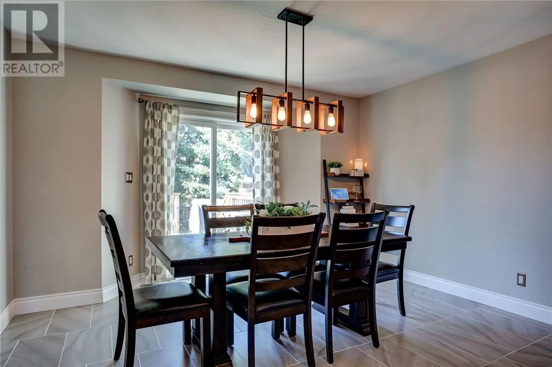 4461 Elizabeth Crescent