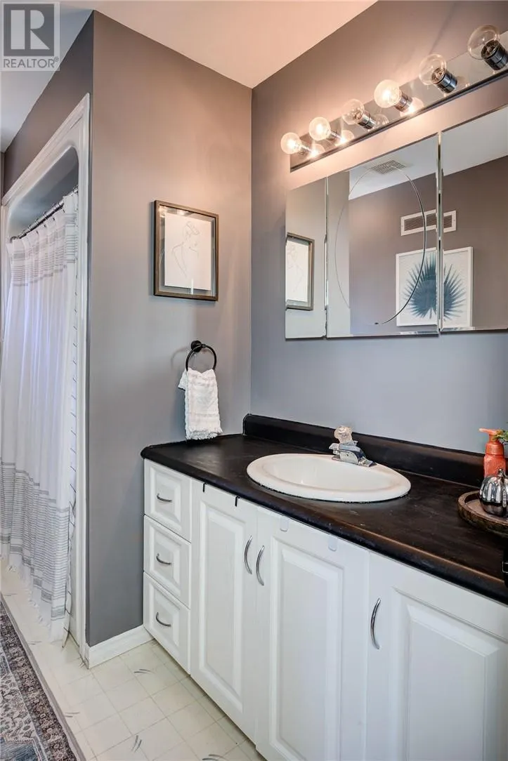 4461 Elizabeth Crescent