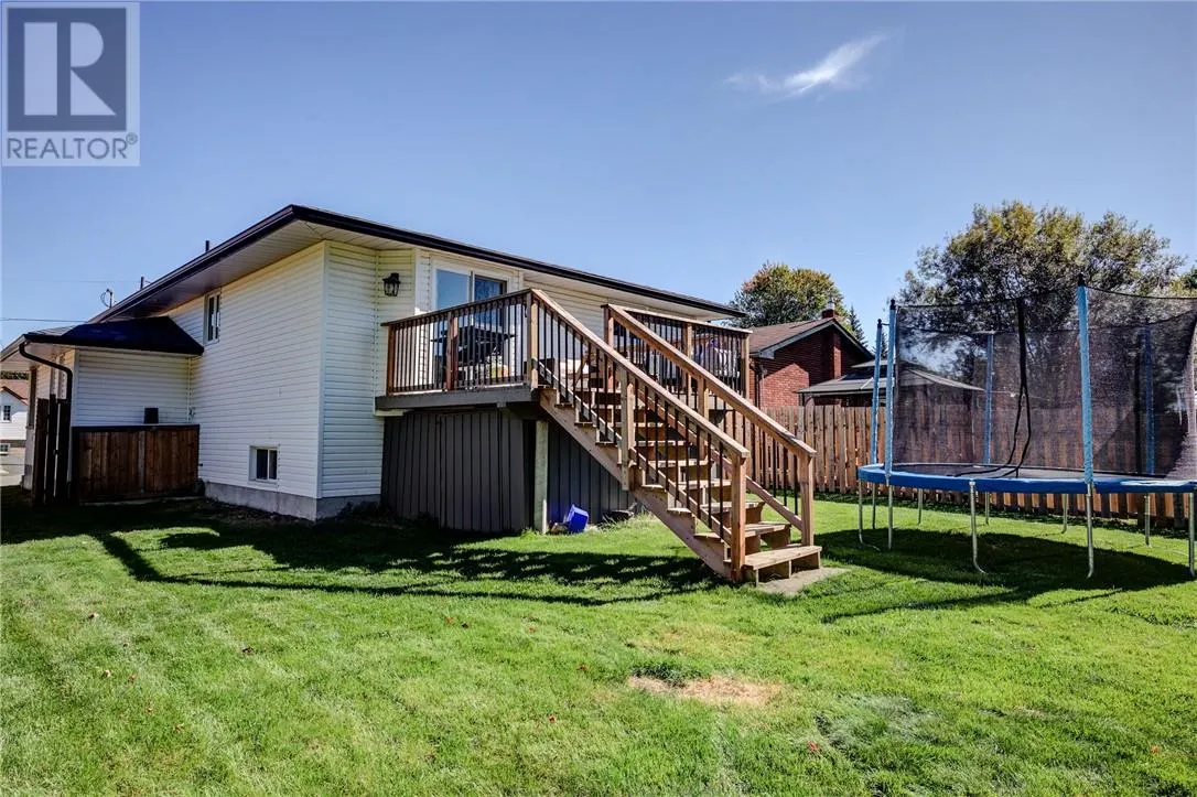 4461 Elizabeth Crescent