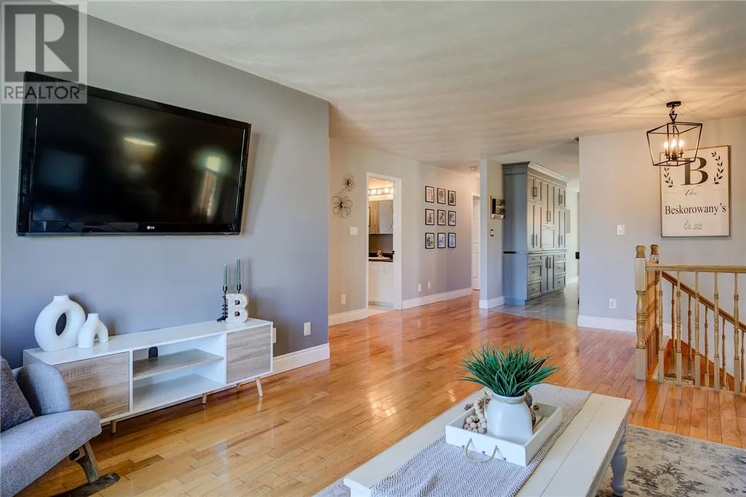 4461 Elizabeth Crescent