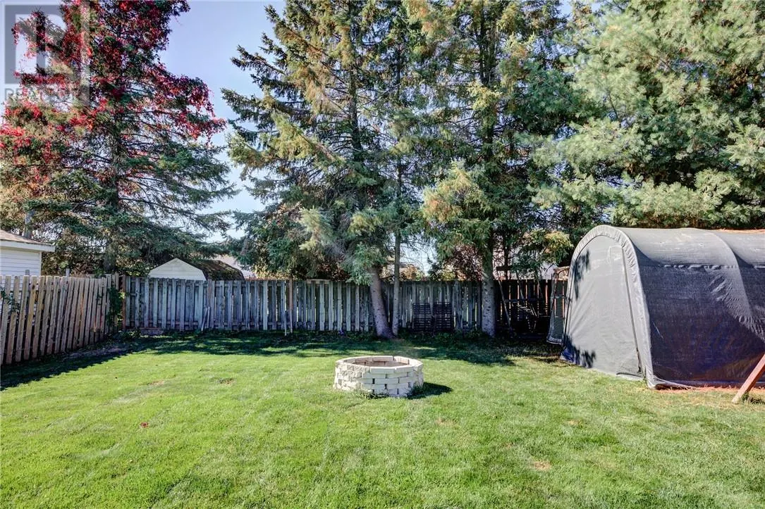 4461 Elizabeth Crescent