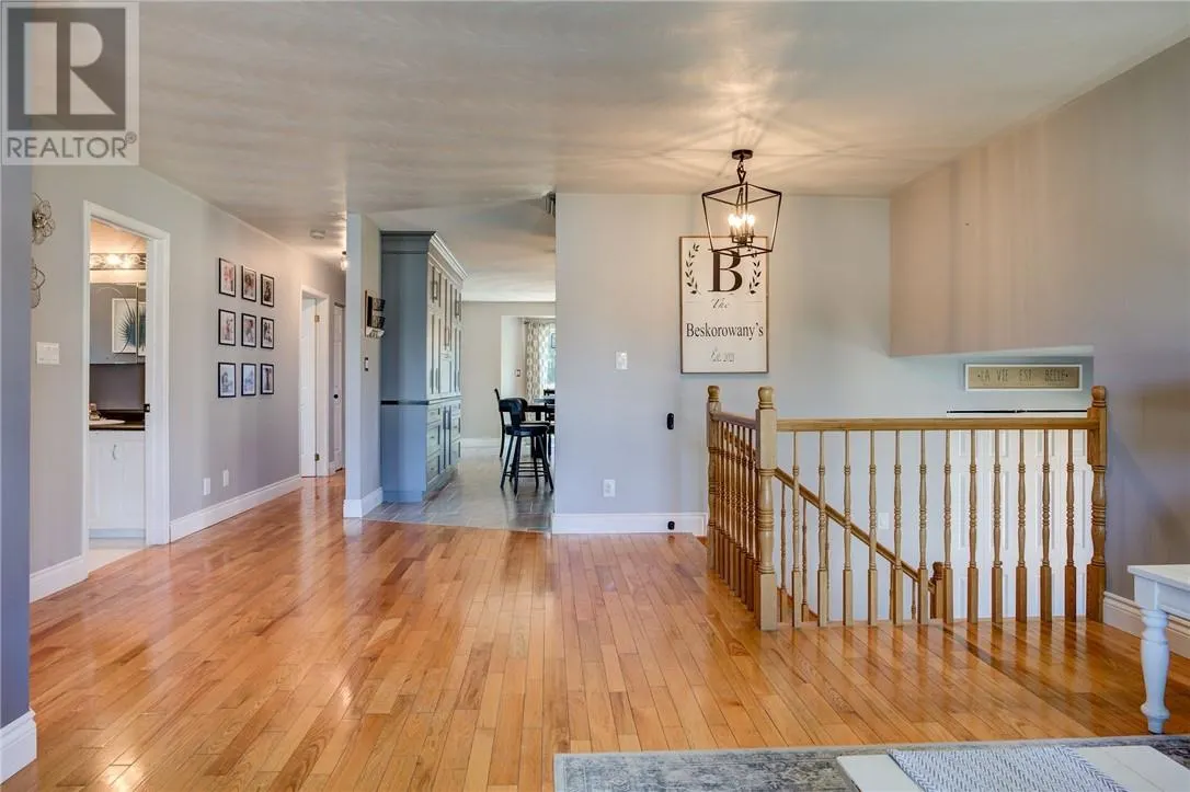 4461 Elizabeth Crescent