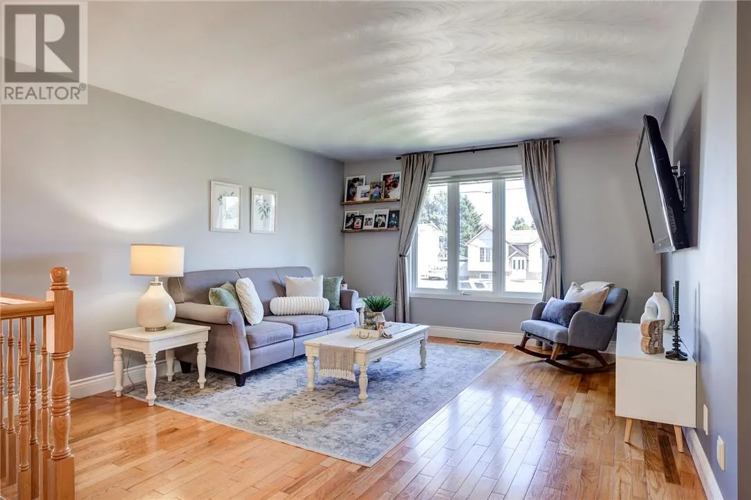4461 Elizabeth Crescent
