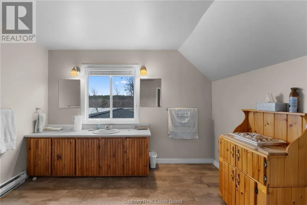176 Kring Road