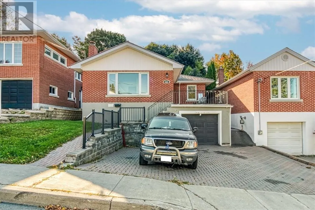 221 Kingsmount Boulevard