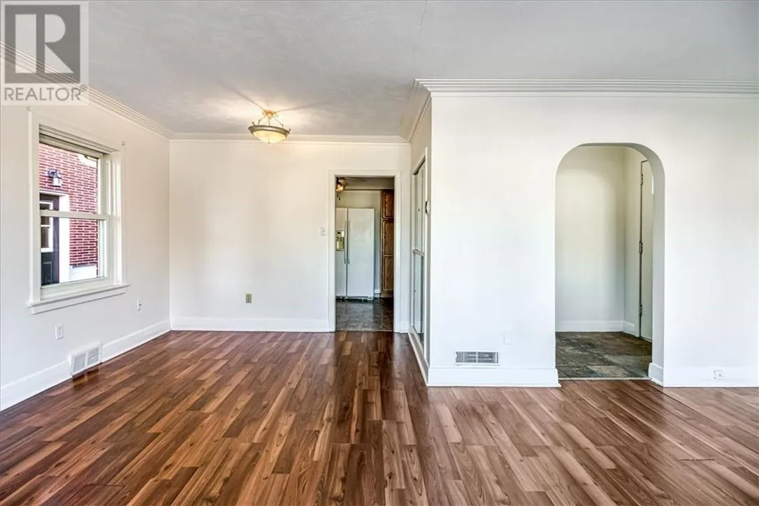 221 Kingsmount Boulevard