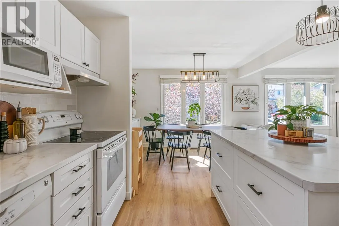 581 Beatrice Crescent