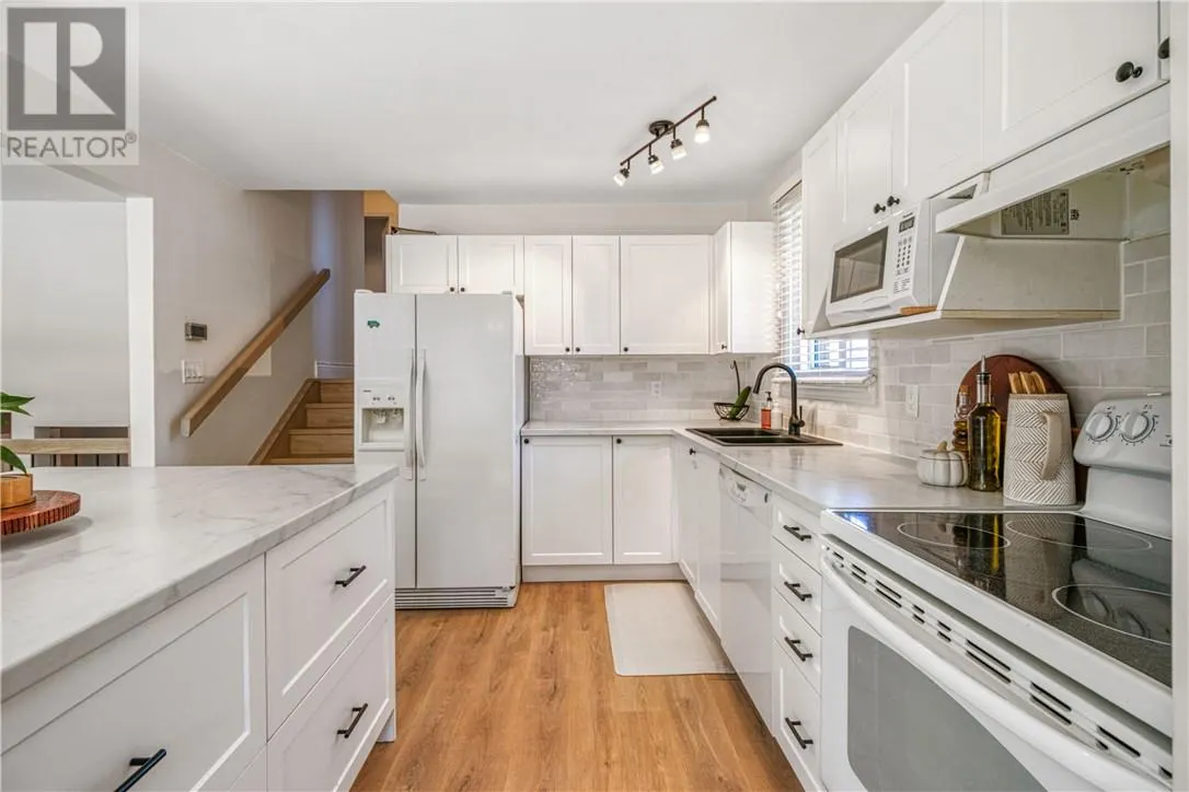 581 Beatrice Crescent