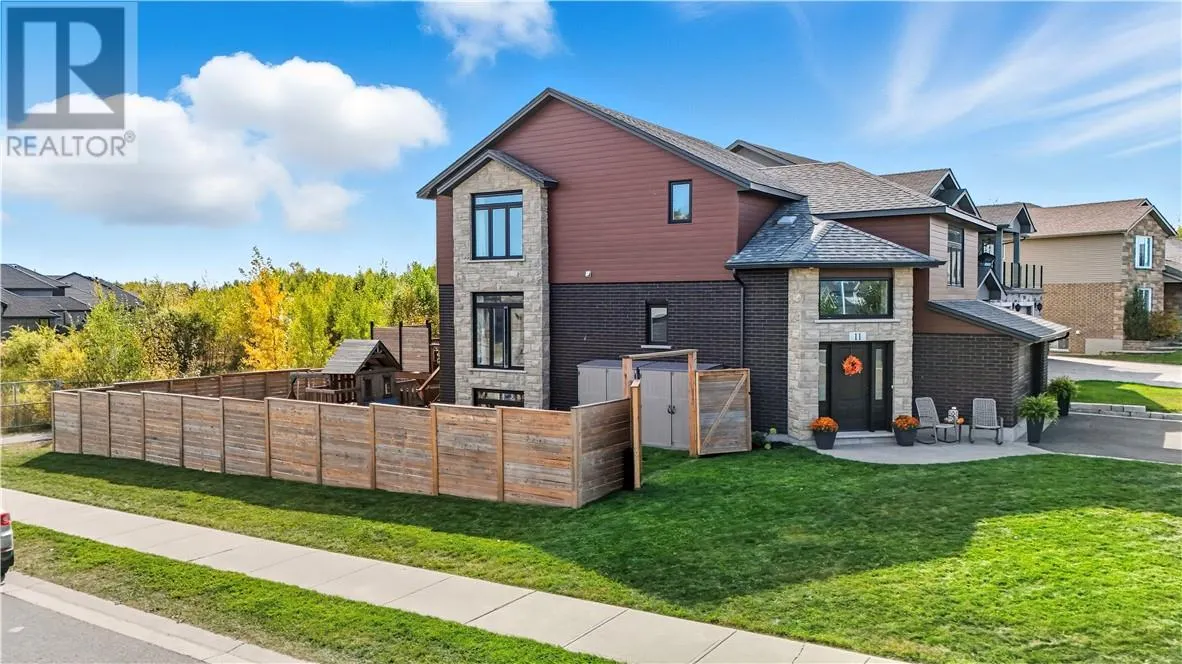 11 Chloe Court