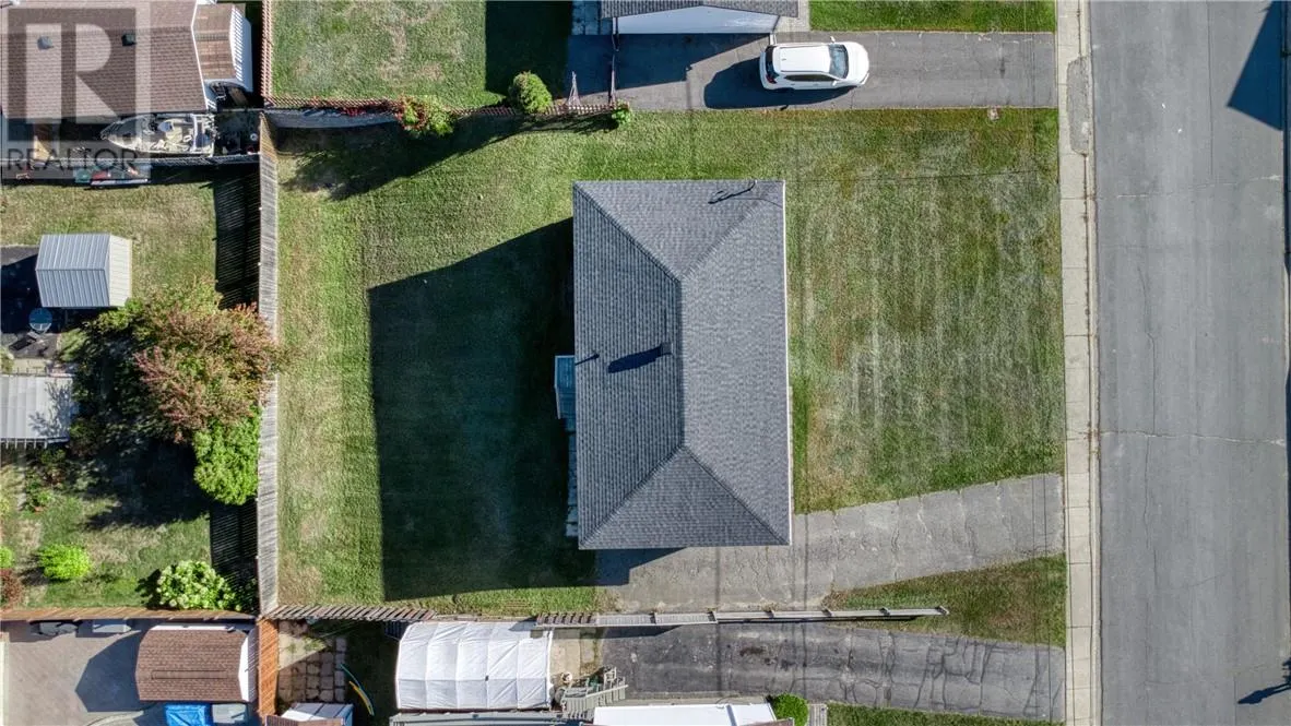 86 Maplewood Crescent