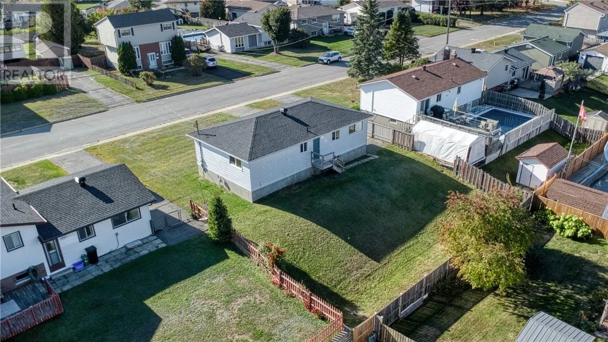 86 Maplewood Crescent