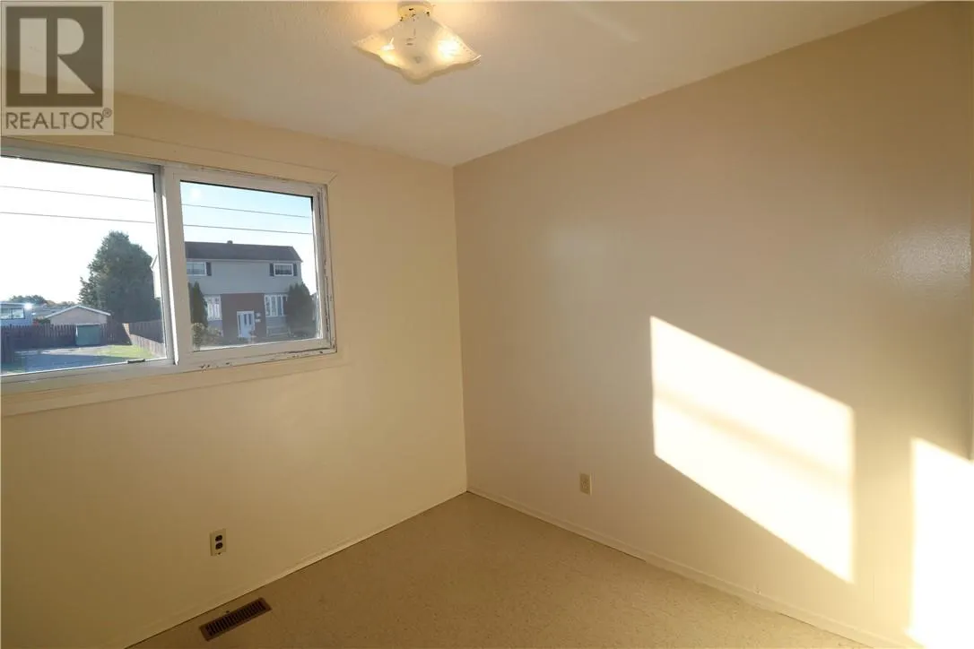 86 Maplewood Crescent