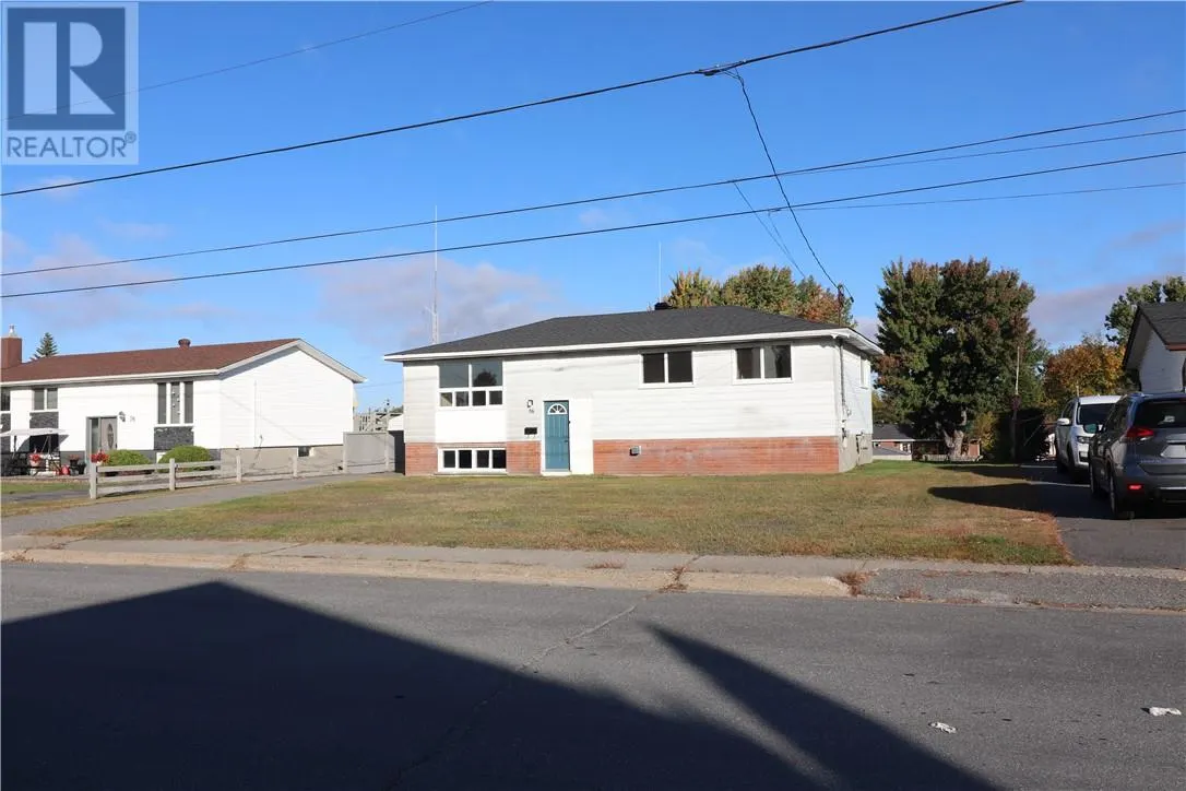 86 Maplewood Crescent