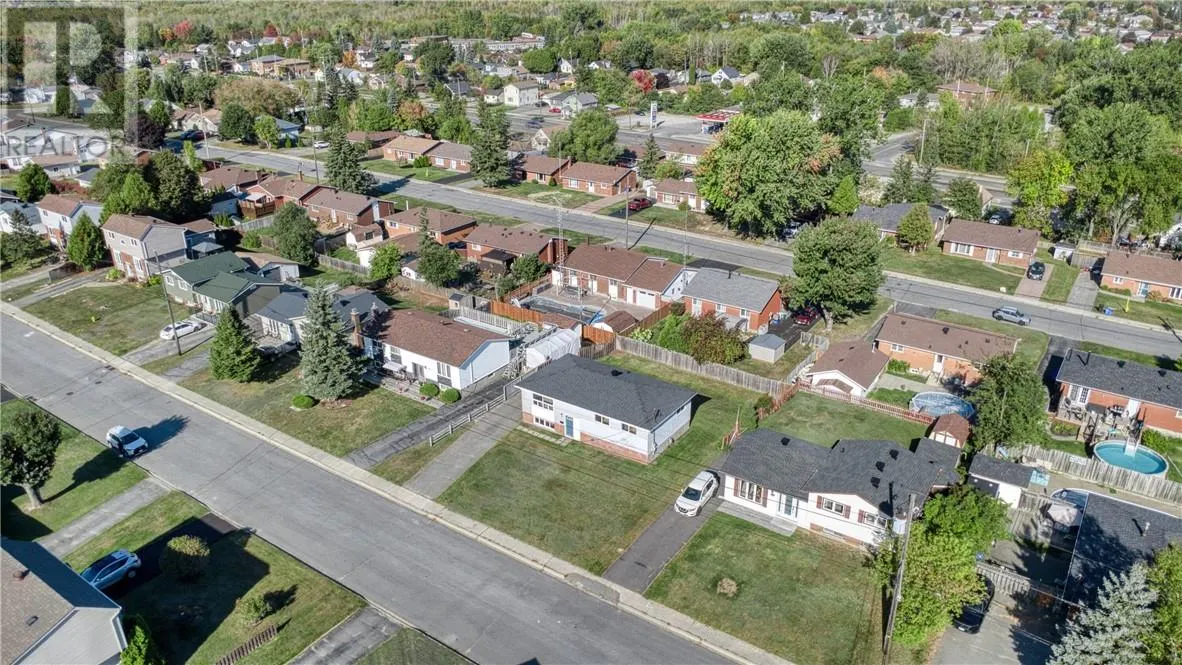 86 Maplewood Crescent