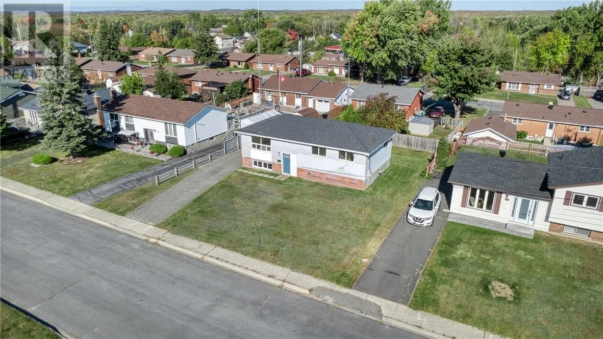 86 Maplewood Crescent