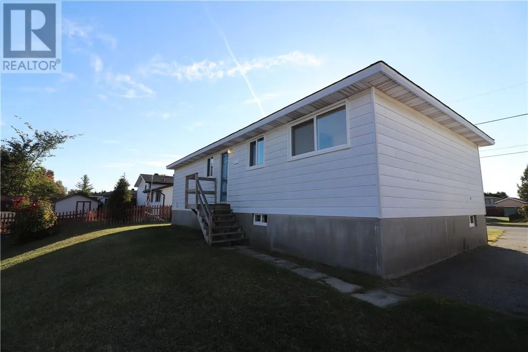 86 Maplewood Crescent