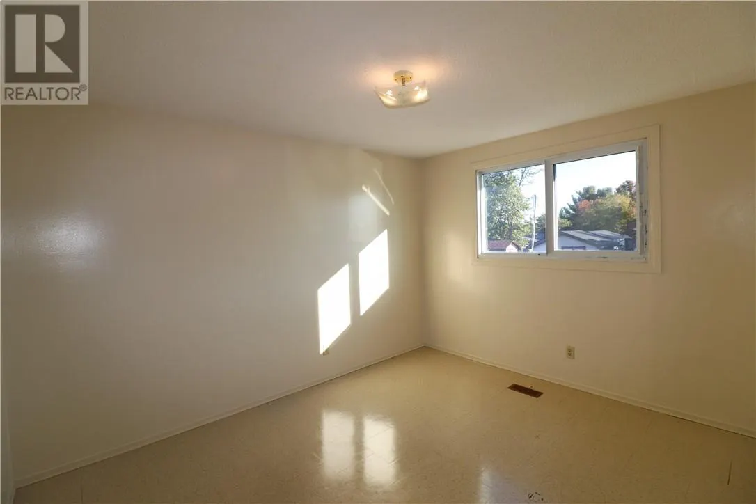86 Maplewood Crescent