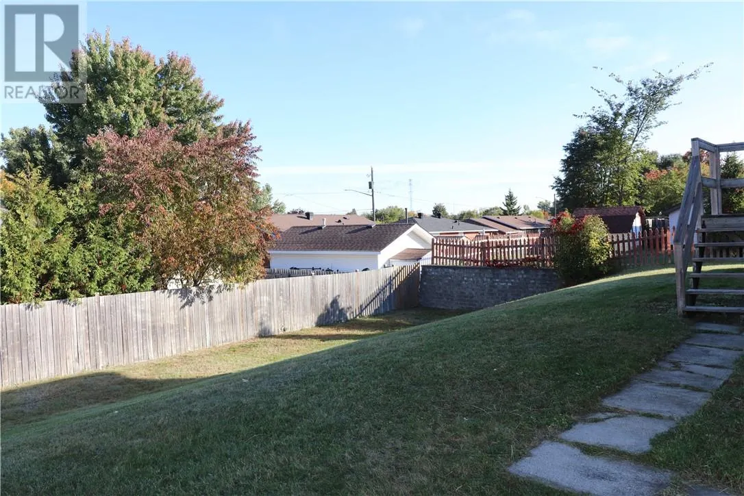 86 Maplewood Crescent
