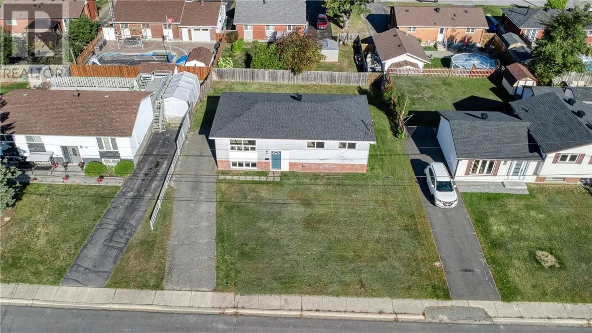 86 Maplewood Crescent