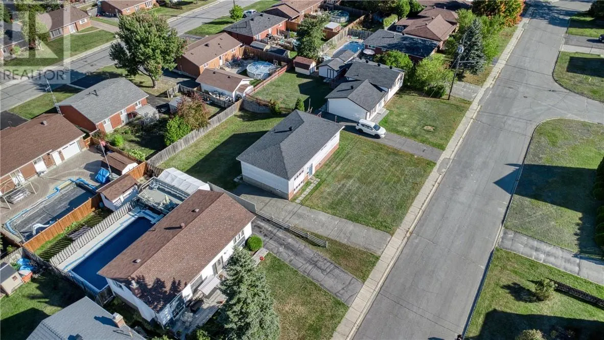 86 Maplewood Crescent