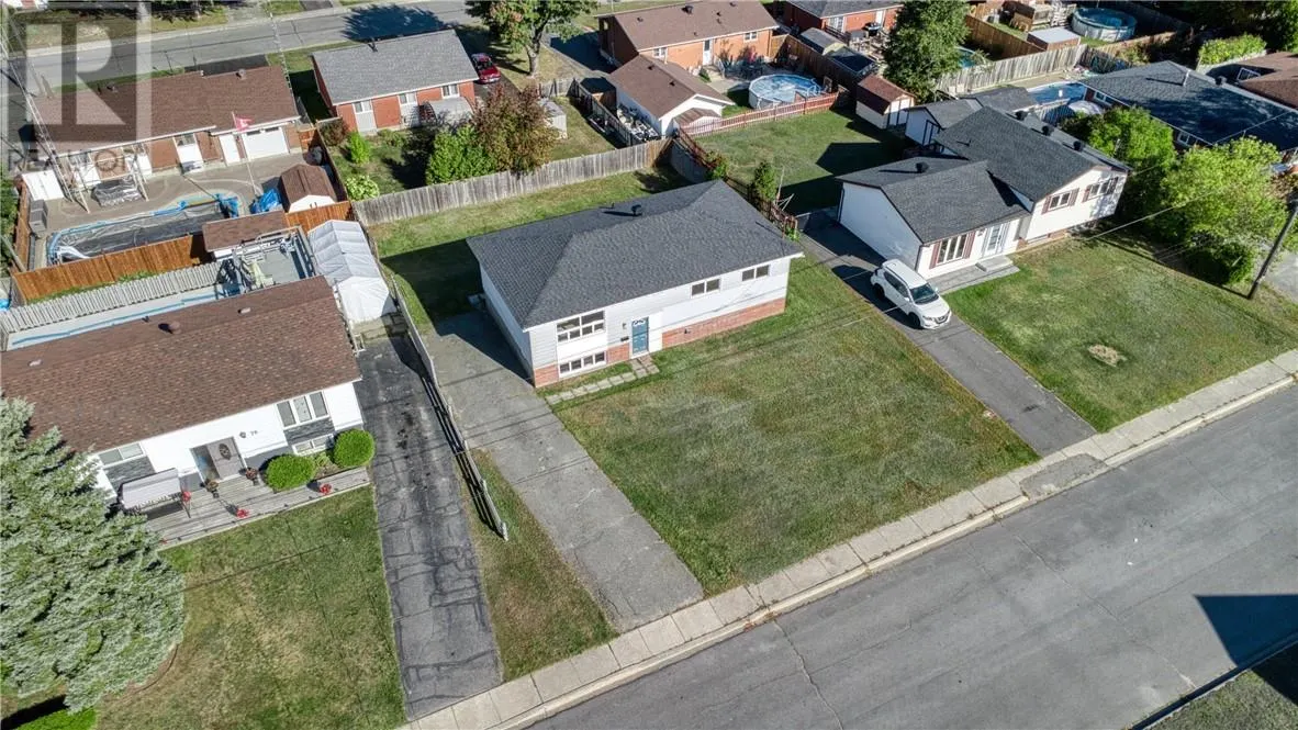 86 Maplewood Crescent