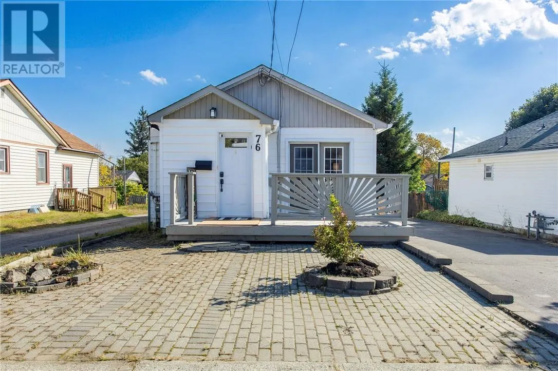 76 Simcoe Street