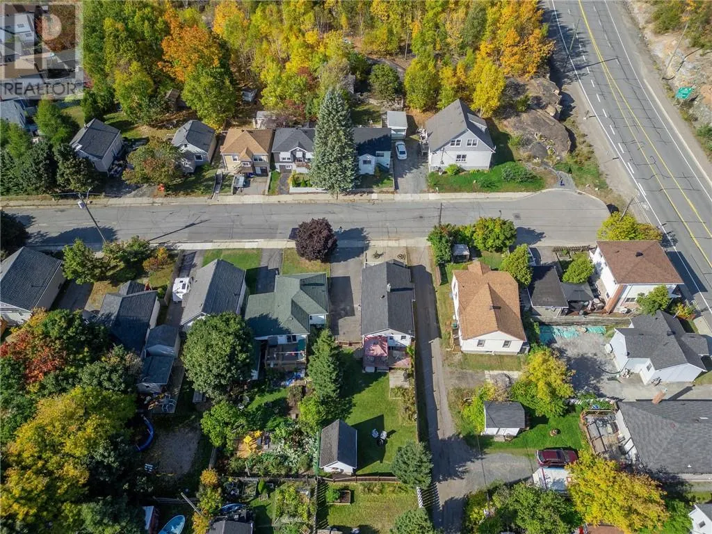 76 Simcoe Street