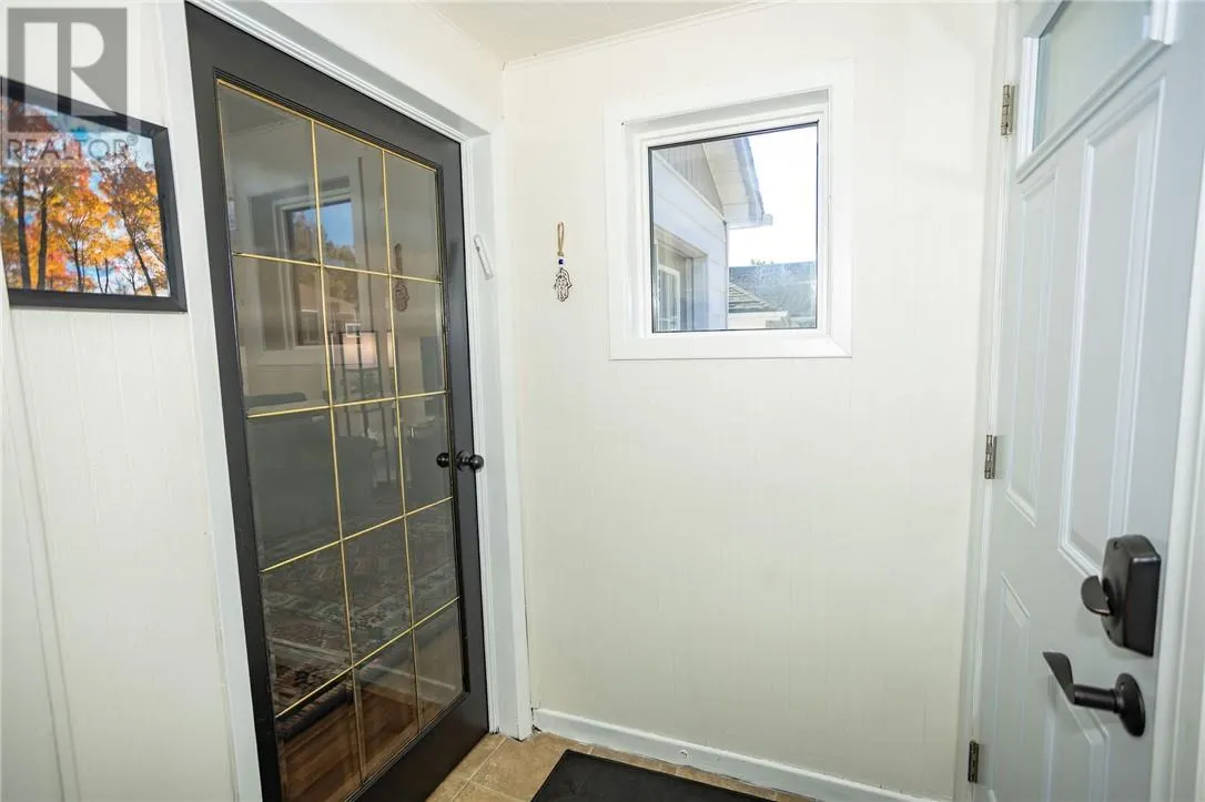 76 Simcoe Street