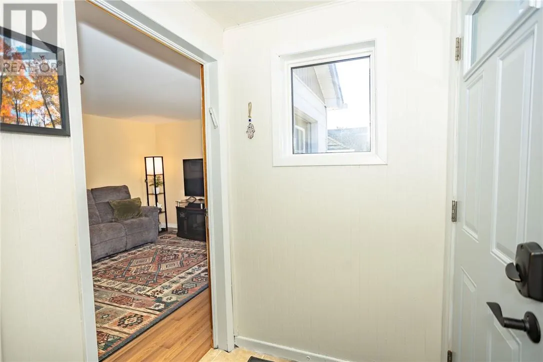 76 Simcoe Street