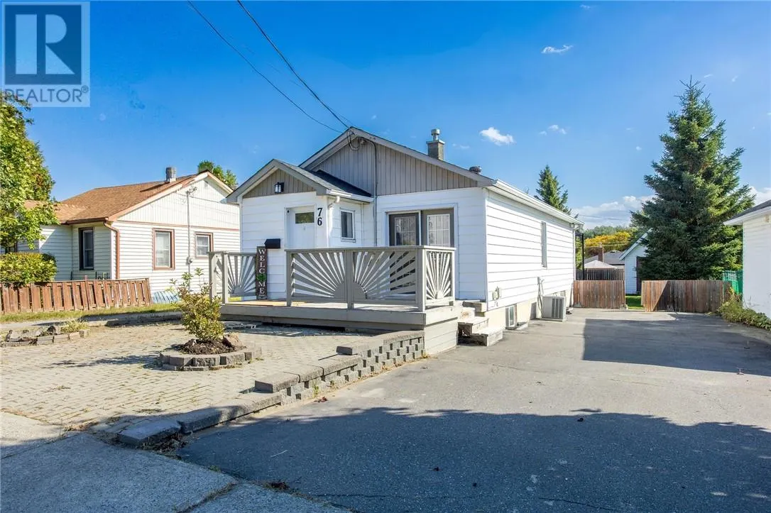 76 Simcoe Street