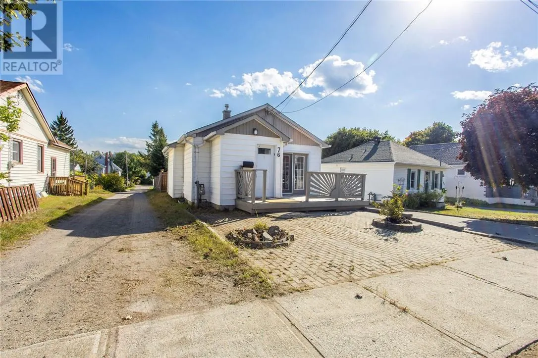 76 Simcoe Street