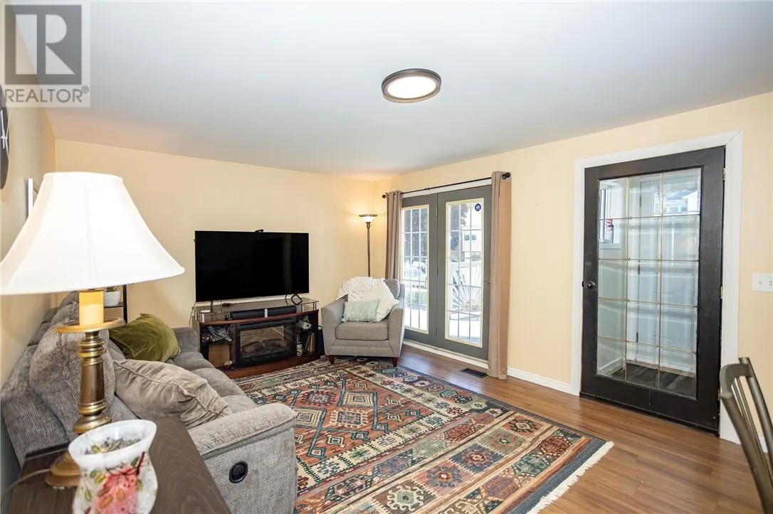 76 Simcoe Street