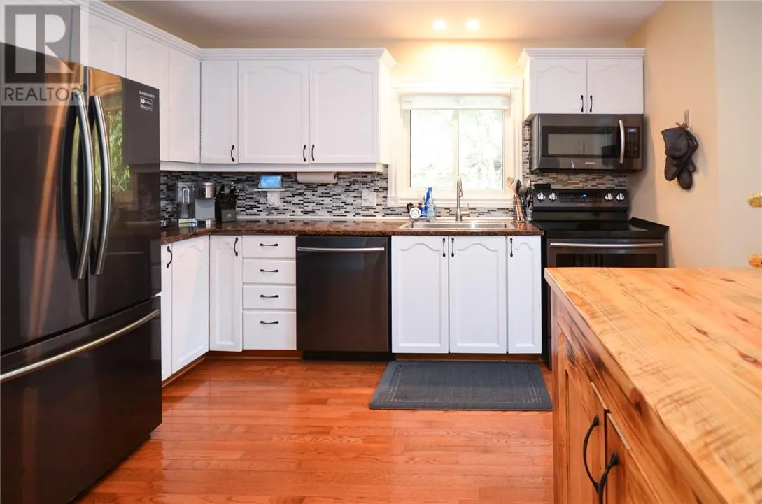 14 Monique Crescent