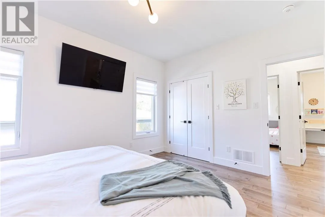 136 Hollybrook