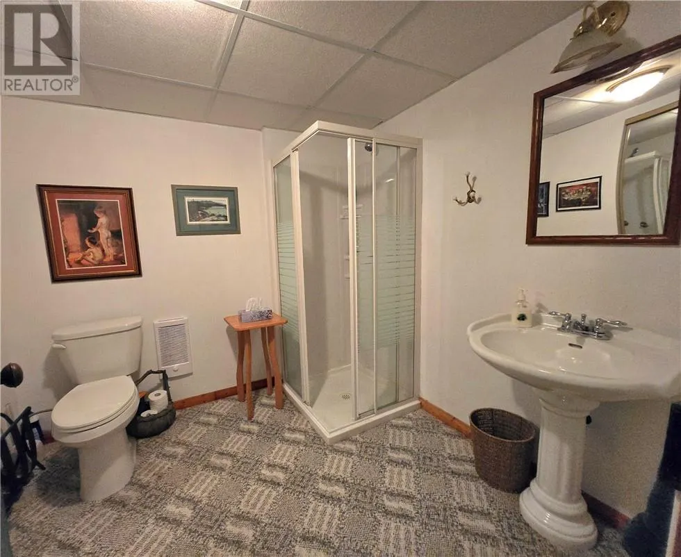 77 Robinson Street W