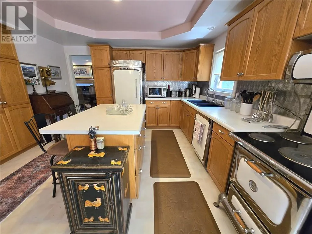 77 Robinson Street W