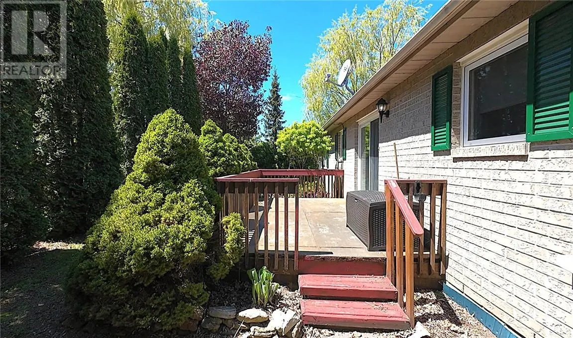 77 Robinson Street W