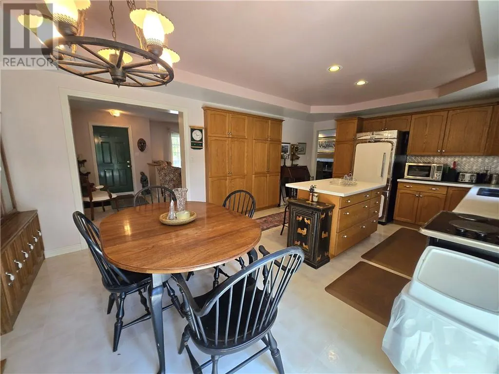 77 Robinson Street W