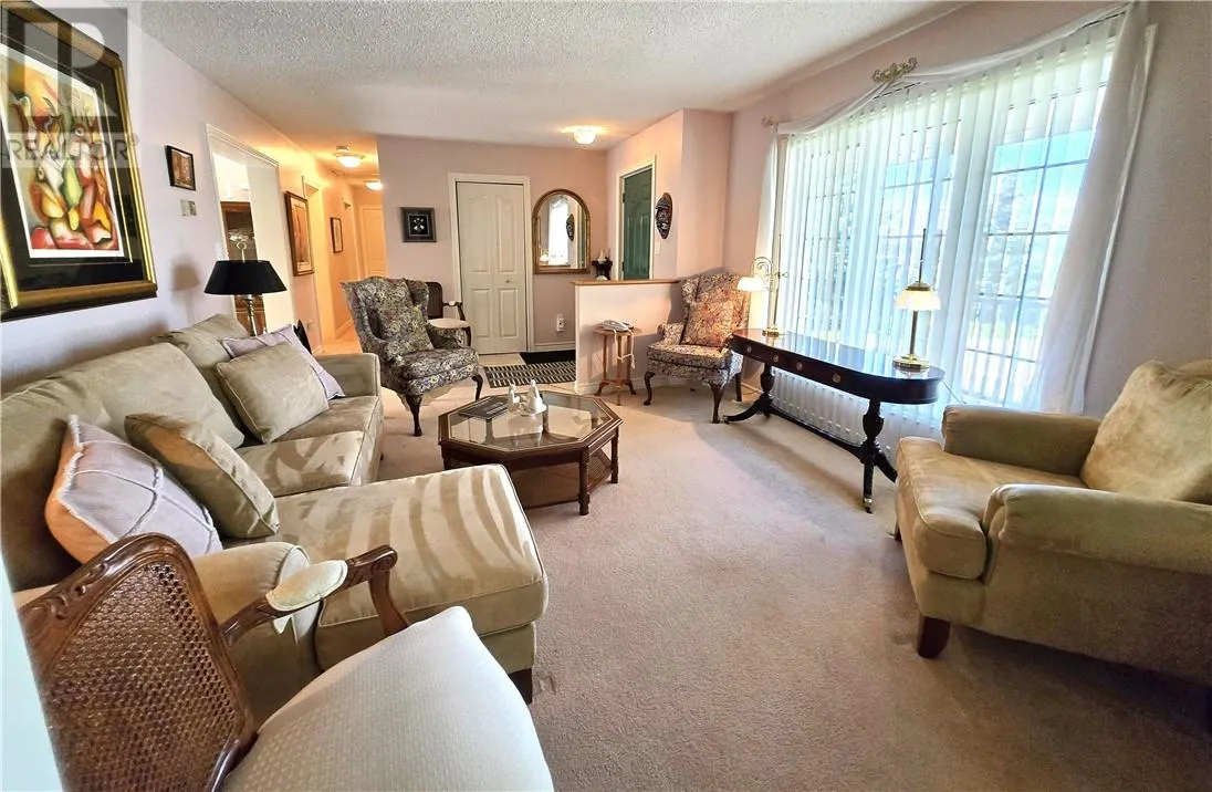 77 Robinson Street W